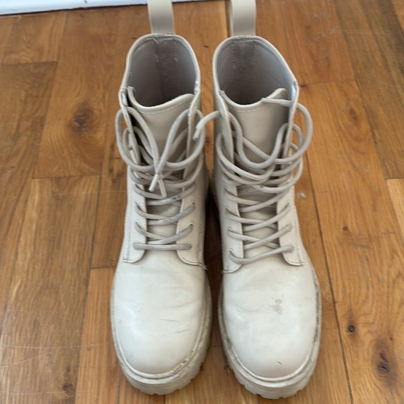 Women’s Cream Size 7/8 Tie up H&M Boots - Picture 2 of 7